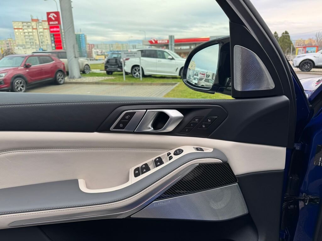 BMW X5 SUV / Terénní 4,4 l 390 kw