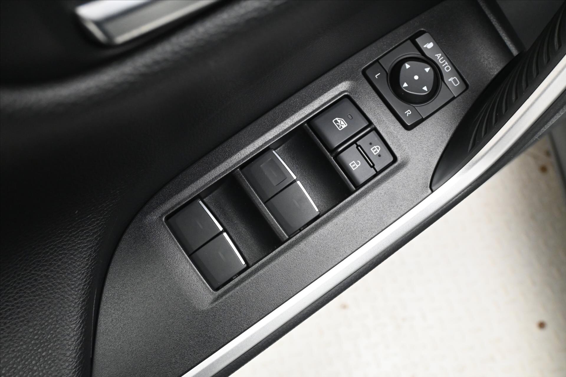 Toyota RAV4 SUV / Terénní 2,0 l 129 kw