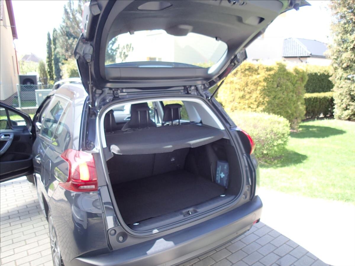 Peugeot 2008 Kombi 1,2 l 61 kw