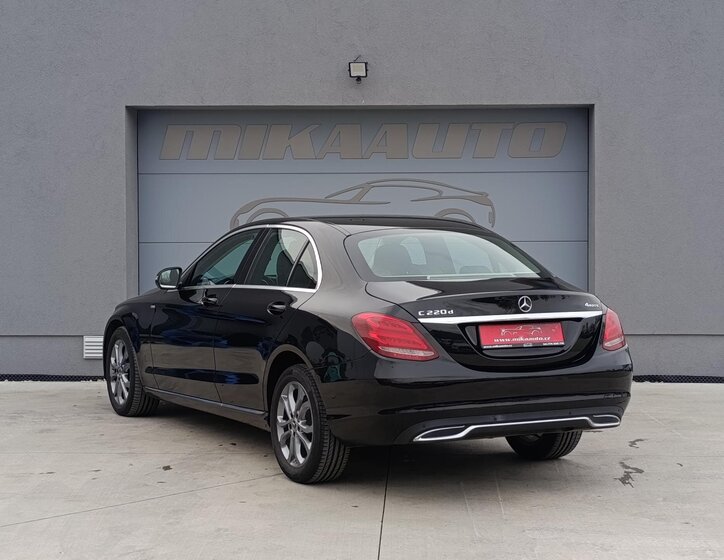 Mercedes-Benz Třídy C Sedan / Limuzína 2,1 l 125 kw