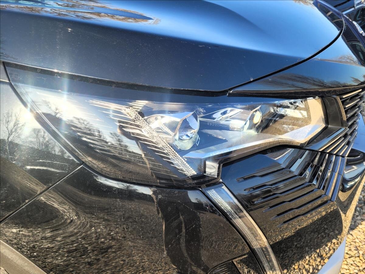 Peugeot 3008 SUV 1,6 l 133 kw