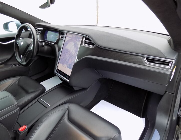 Tesla Model S 18