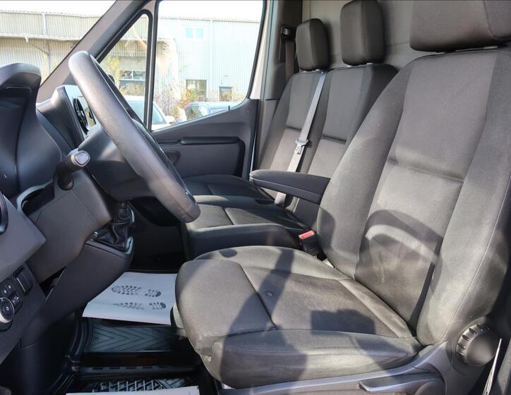 Mercedes-Benz Sprinter 10