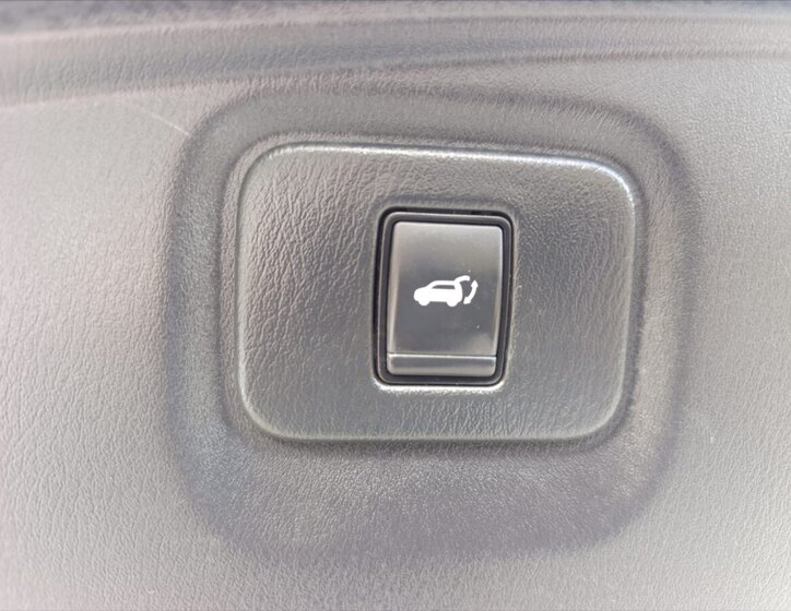 Nissan Pathfinder SUV 3,5 l 212 kw