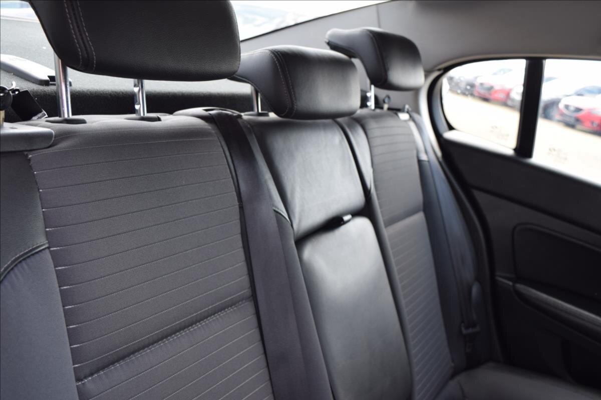 Renault Latitude Sedan / Limuzína 2,0 l 110 kw