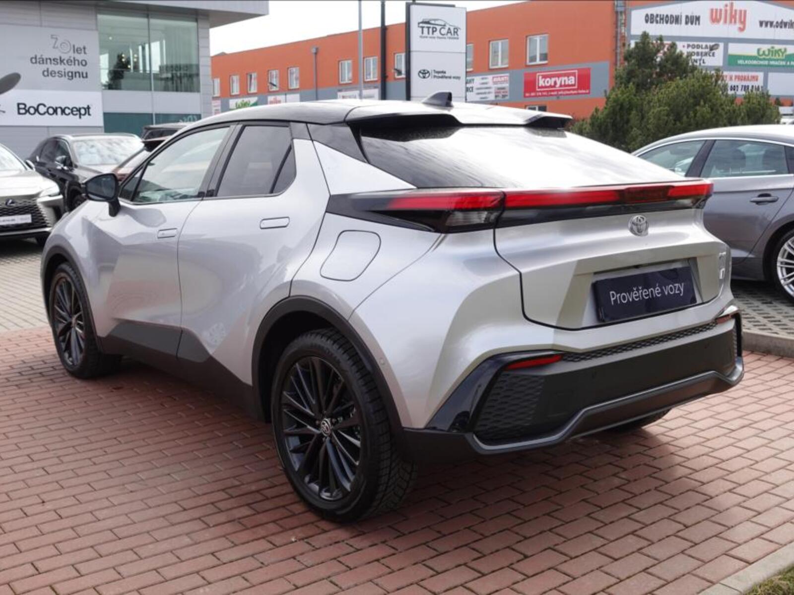 Toyota C-HR 6