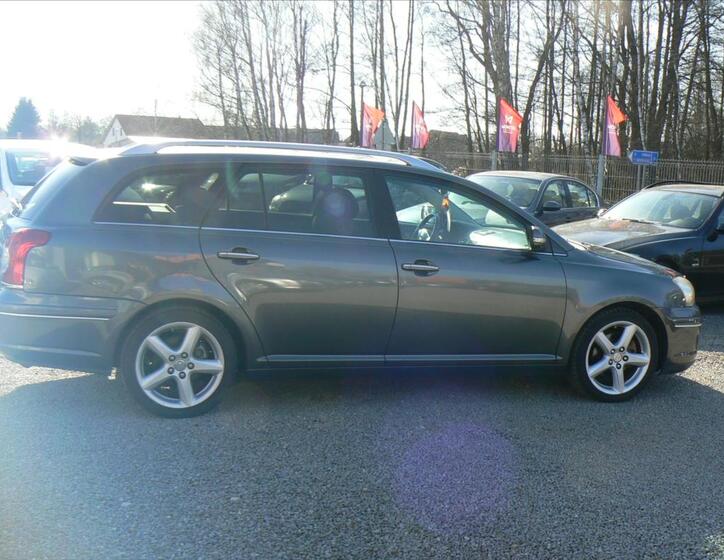 Toyota Avensis 7