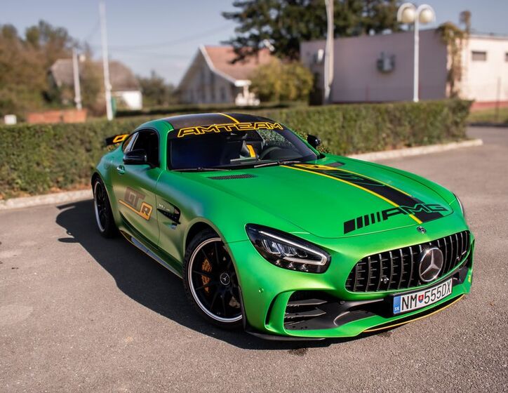 Mercedes-Benz AMG GT 8