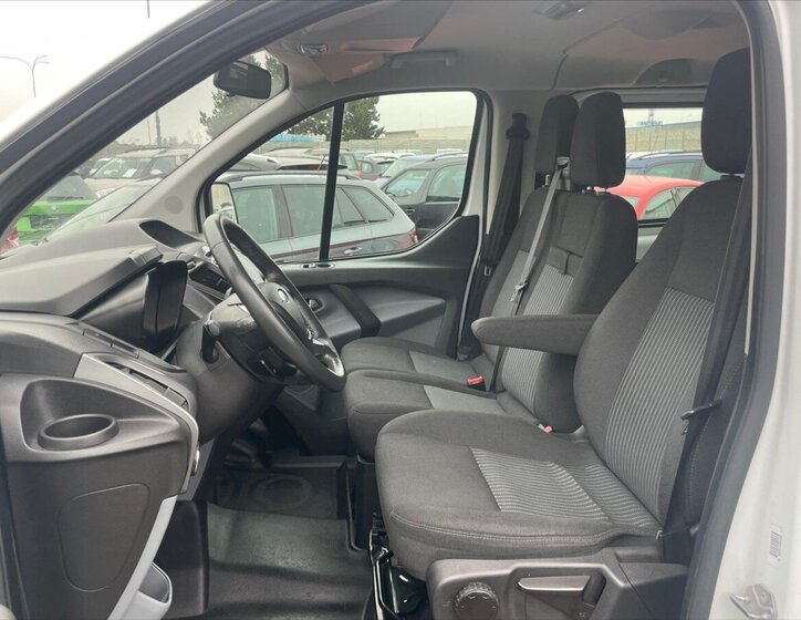 Ford Tourneo Custom 8