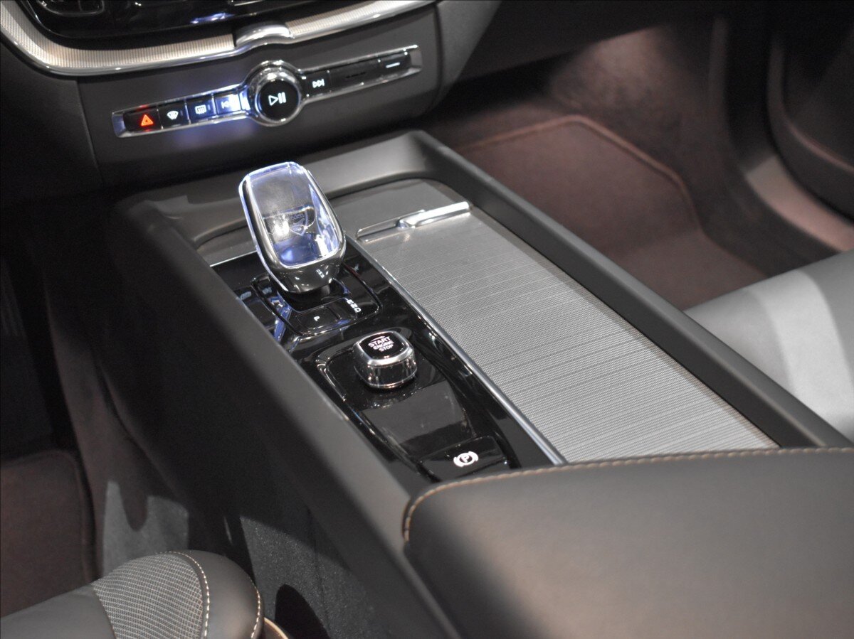 Volvo XC60 SUV / Terénní 2,0 l 184 kw