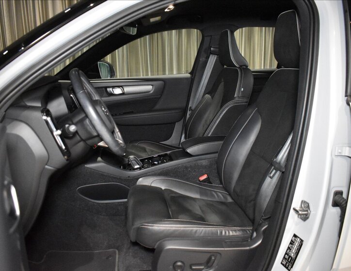 Volvo XC40 SUV / Terénní 2,0 l 145 kw