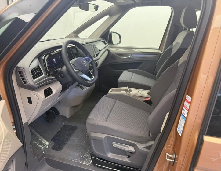 Volkswagen Multivan 8