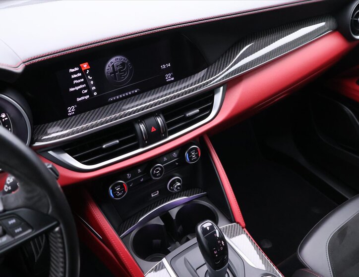 Alfa Romeo Stelvio SUV / Terénní 2,9 l 375 kw