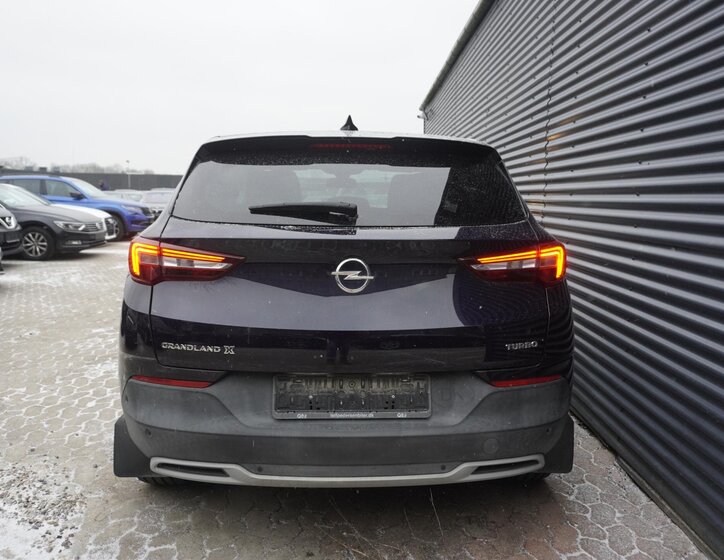 Opel Grandland X SUV 1,2 l 96 kw