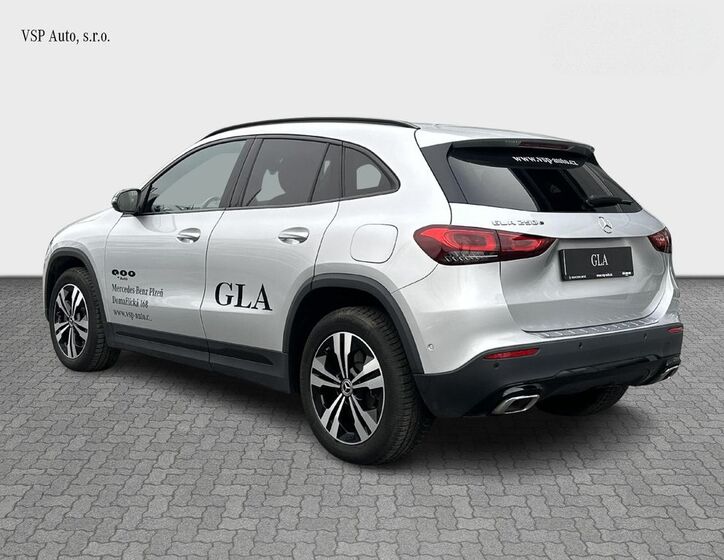 Mercedes-Benz GLA 3