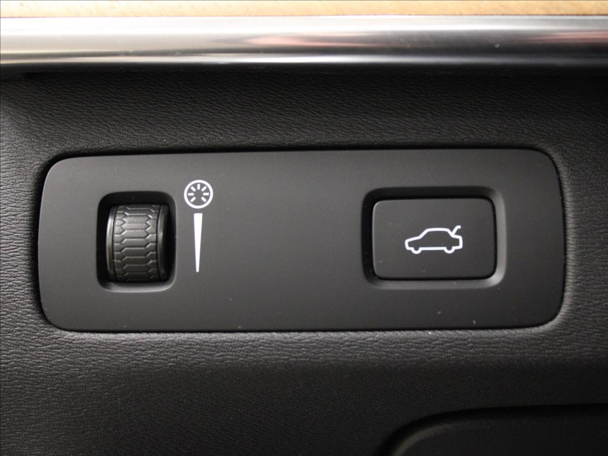 Volvo XC90 SUV 2,0 l 173 kw