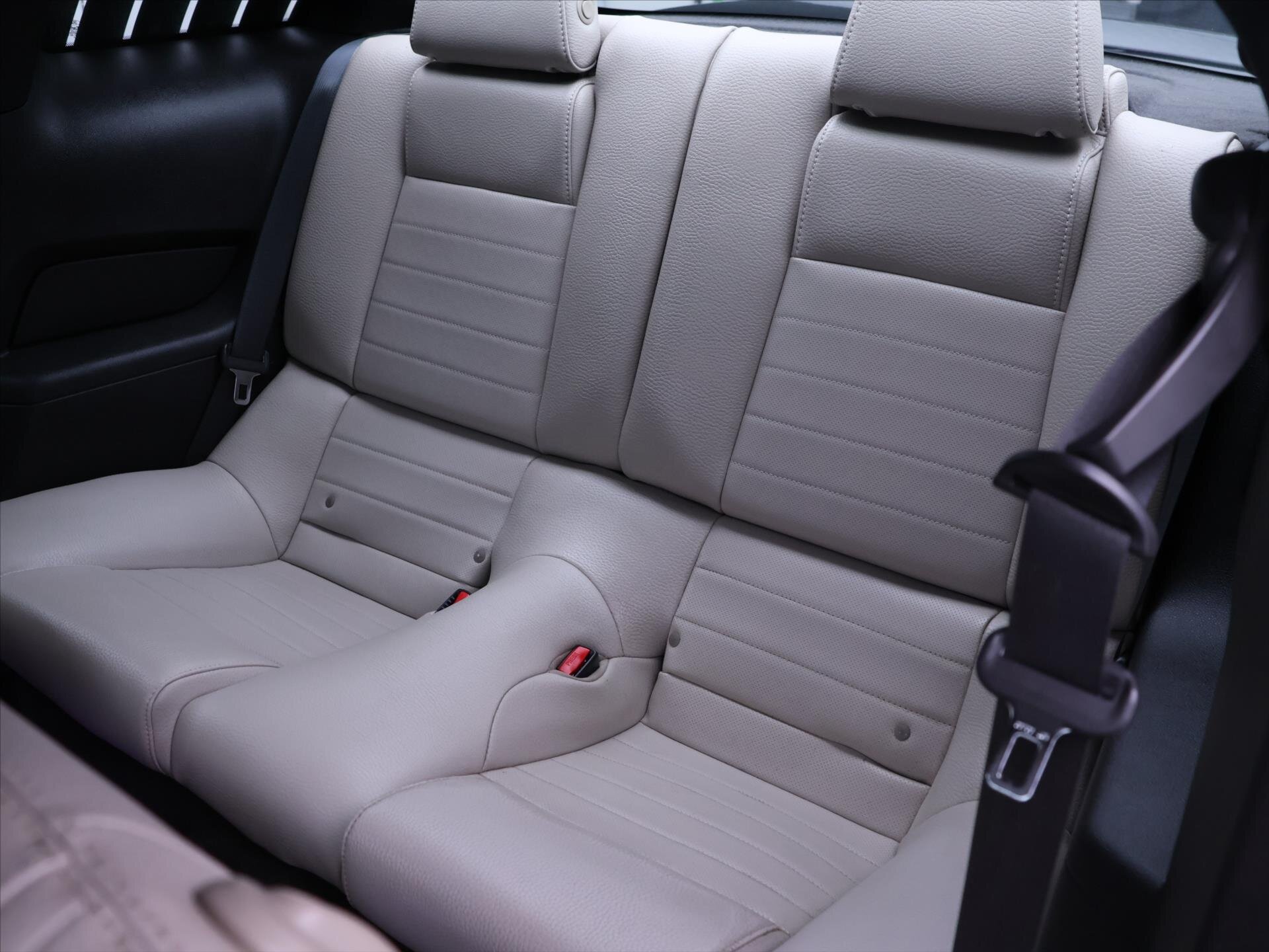 Ford Mustang Kupé 3,7 l 227 kw