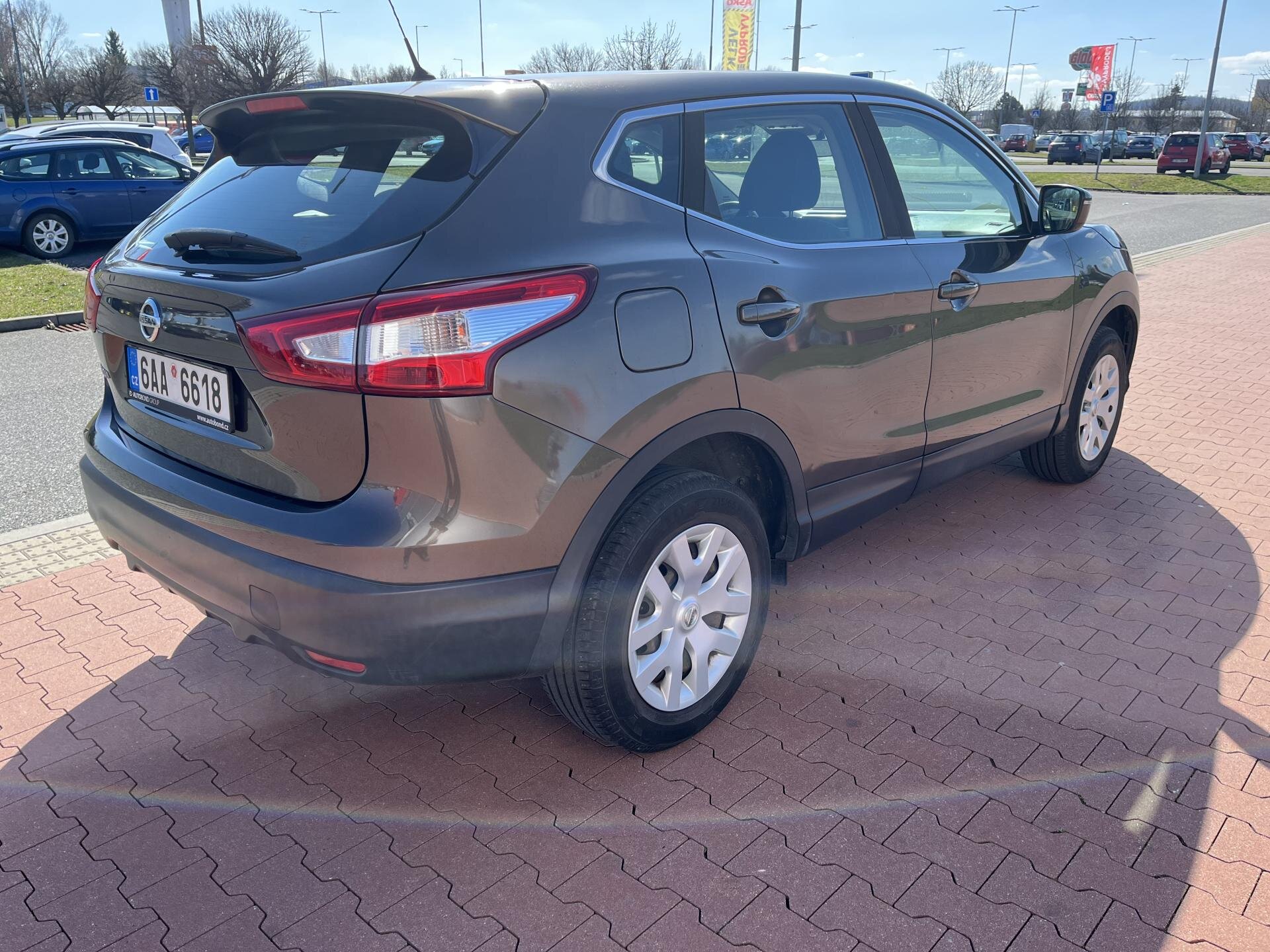 Nissan Qashqai SUV / Terénní 1,2 l 85 kw
