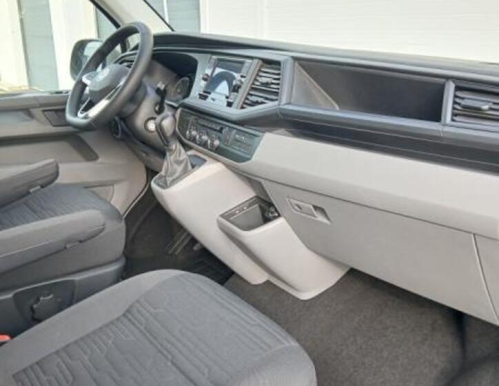 Volkswagen Caravelle 11