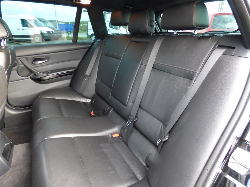 BMW Řada 3 Kombi 3,0 l 180 kw