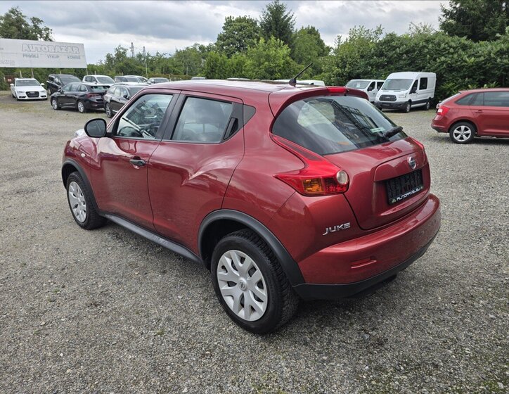 Nissan Juke CUV / Crossover 1,6 l 86 kw