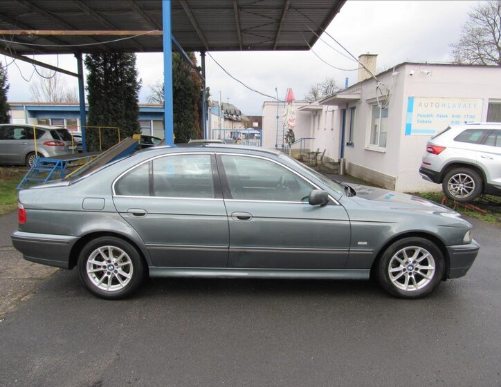 BMW Řada 5 Sedan / Limuzína 2,5 l 141 kw