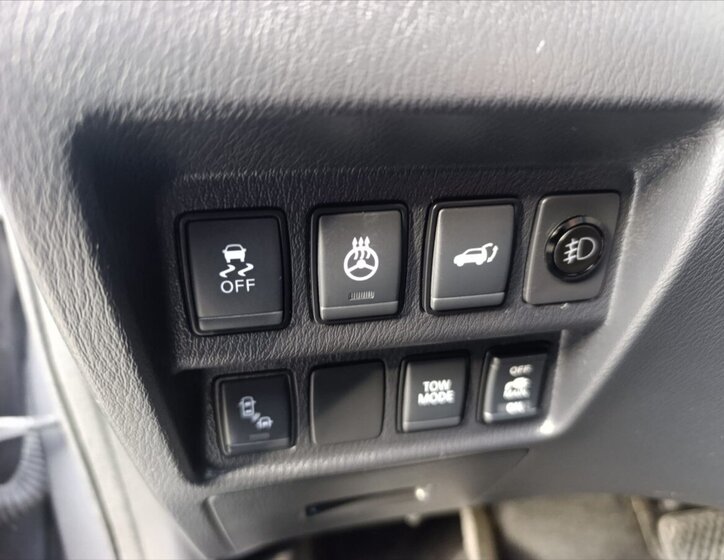 Nissan Pathfinder SUV 3,5 l 212 kw