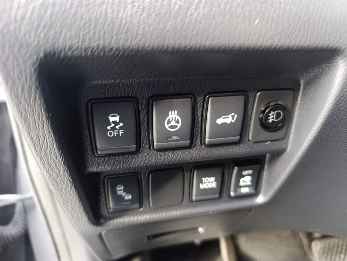 Nissan Pathfinder SUV 3,5 l 212 kw