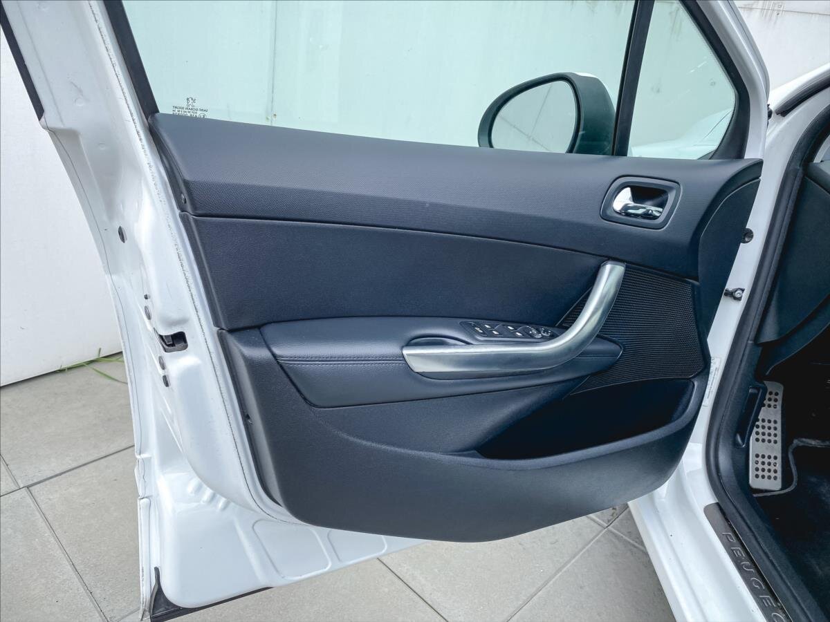 Peugeot 308 Hatchback 1,6 l 147 kw