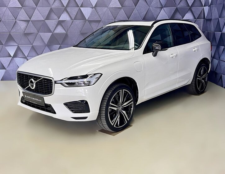 Volvo XC60 SUV / Terénní 2,0 l 288 kw