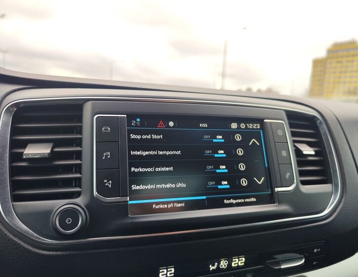 Peugeot Traveller 21