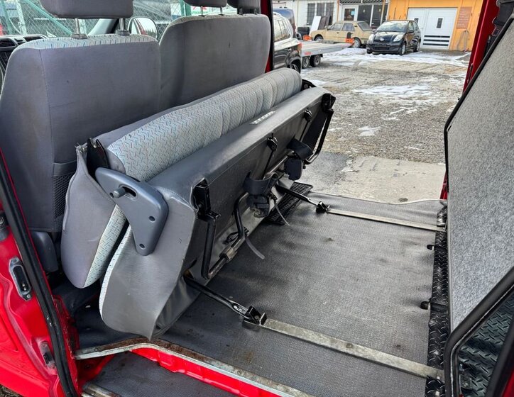 Toyota Hi-Ace Skříň 2,4 l 55 kw