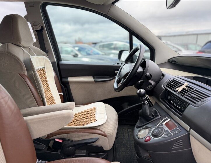 Peugeot 807 MPV 2,2 l 94 kw