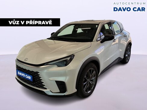 Lexus LBX SUV / Terénní 1,5 l 100 kw