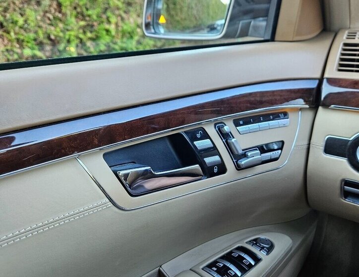 Mercedes-Benz Ostatní Sedan / Limuzína 0,0 0