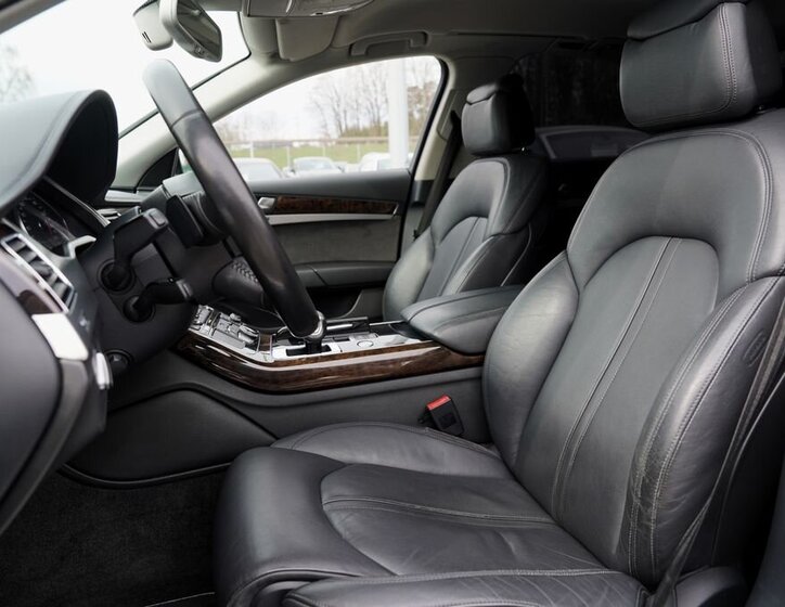 Audi A8 Sedan / Limuzína 3,0 l 213 kw