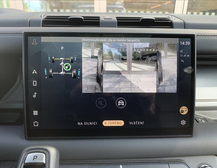 Land Rover Defender 56