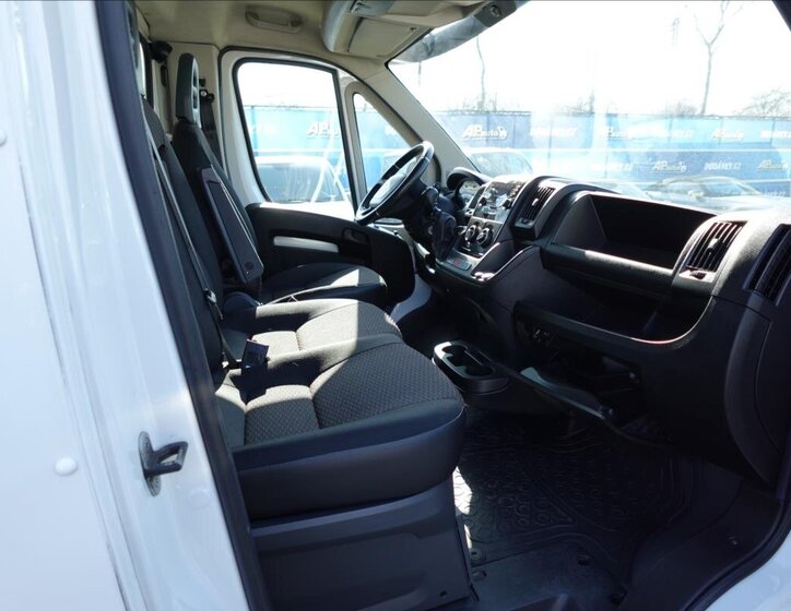Peugeot Boxer Valník 2,2 l 121 kw