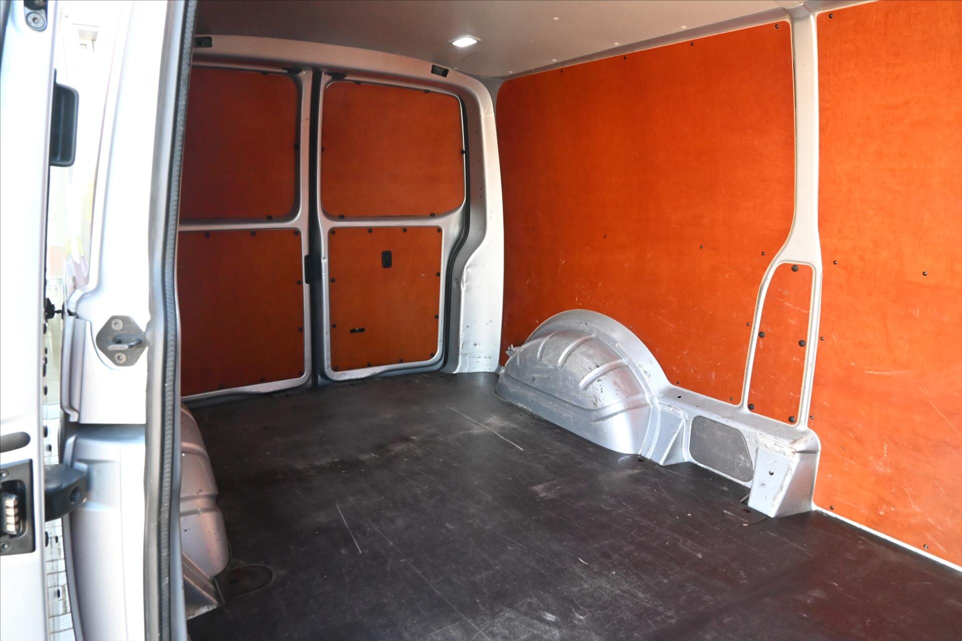 Volkswagen Transporter Skříň 2,0 l 81 kw