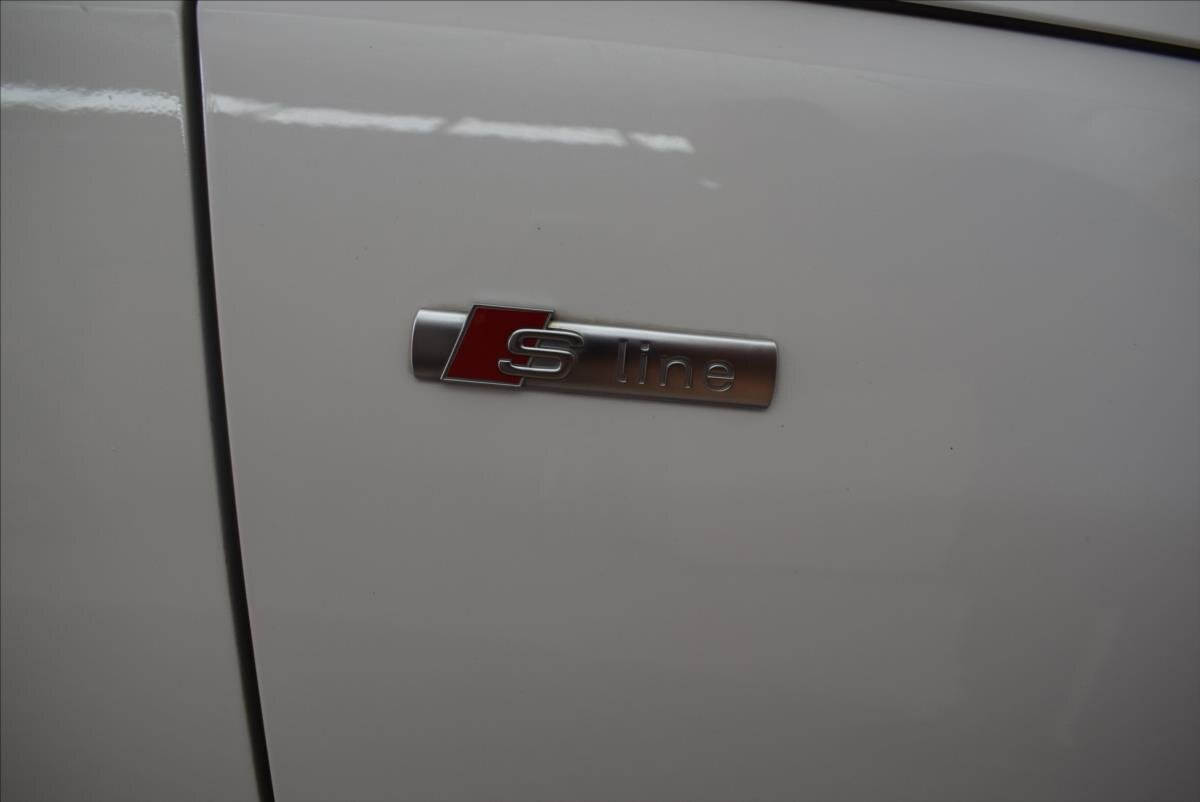 Audi A4 Sedan / Limuzína 2,0 l 140 kw