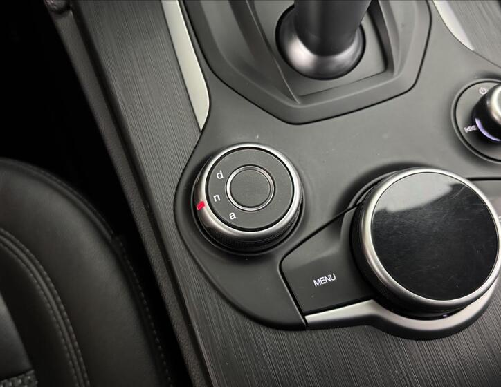 Alfa Romeo Stelvio 28