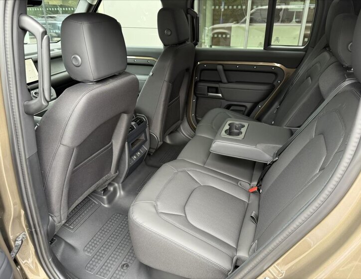 Land Rover Defender SUV 3,0 l 147 kw