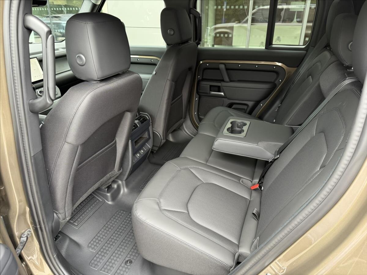 Land Rover Defender SUV 3,0 l 147 kw