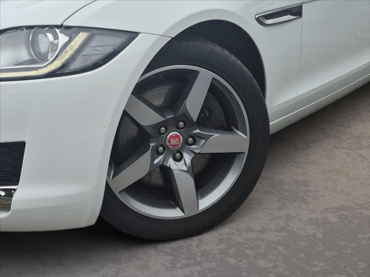 Jaguar XF Sedan / Limuzína 3,0 l 221 kw