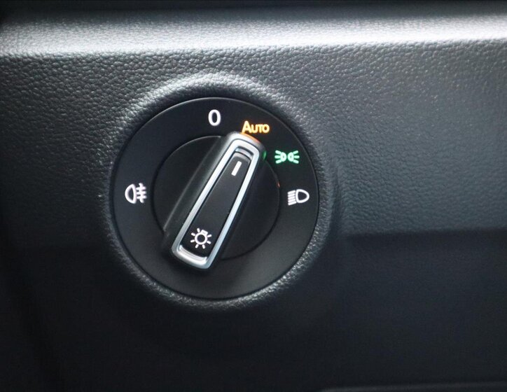 Volkswagen T-Roc CUV / Crossover 1,6 l 85 kw