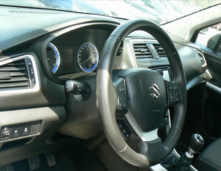Suzuki SX4 S-Cross 9