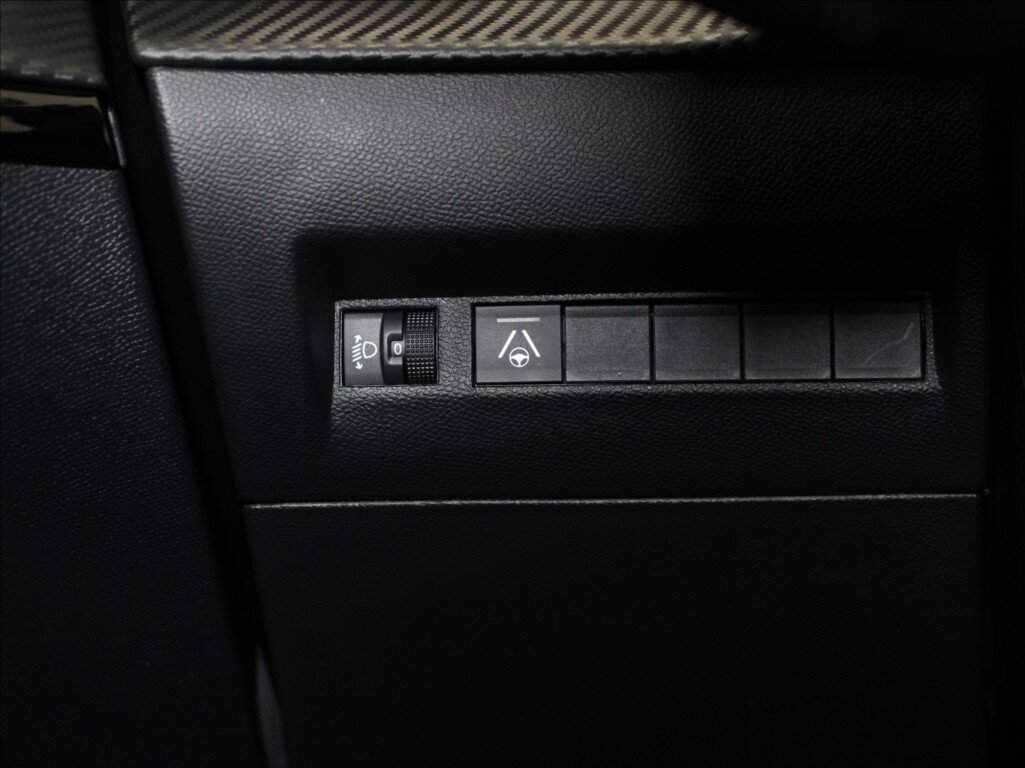 Peugeot 208 Hatchback 1,2 l 74 kw