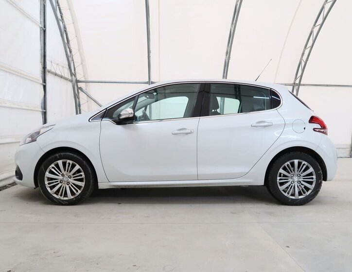 Peugeot 208 Hatchback 1,2 l 81 kw