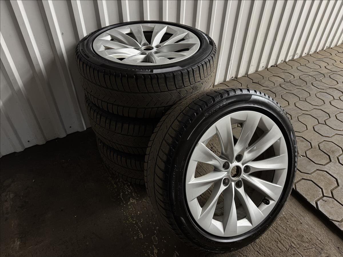 Tesla Model S Liftback 0,0 311 kw