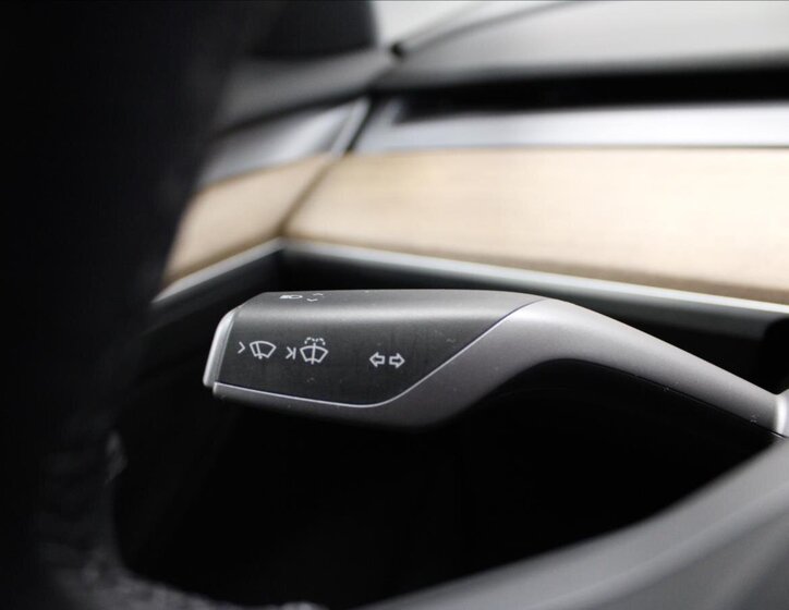 Tesla Model 3 Sedan / Limuzína 0,0 225 kw